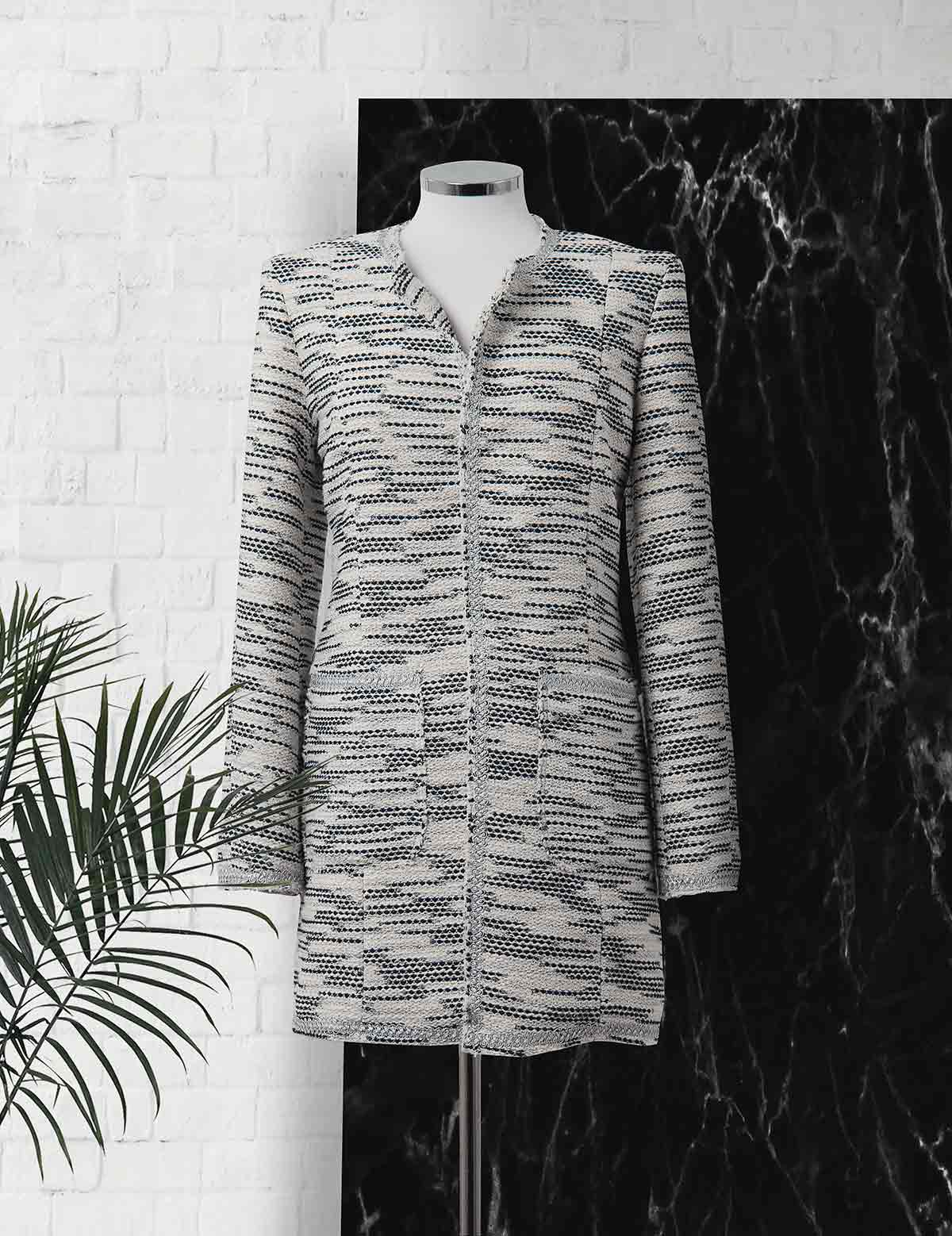 Chaqueta de mujer corte estilo Chanel en tejido de algodón tramado. Sastrería Brune.