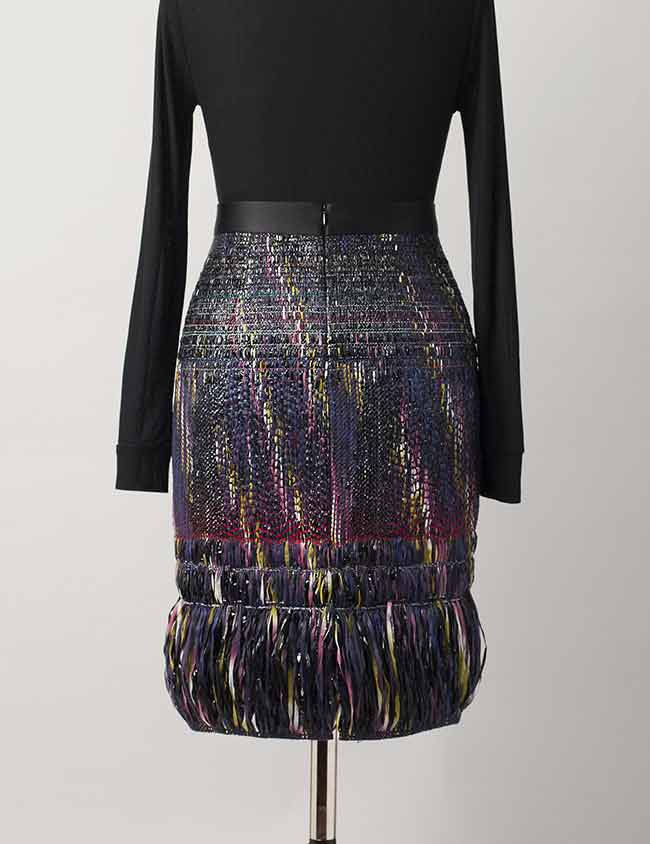 Falda cierre trasero de cremallera.