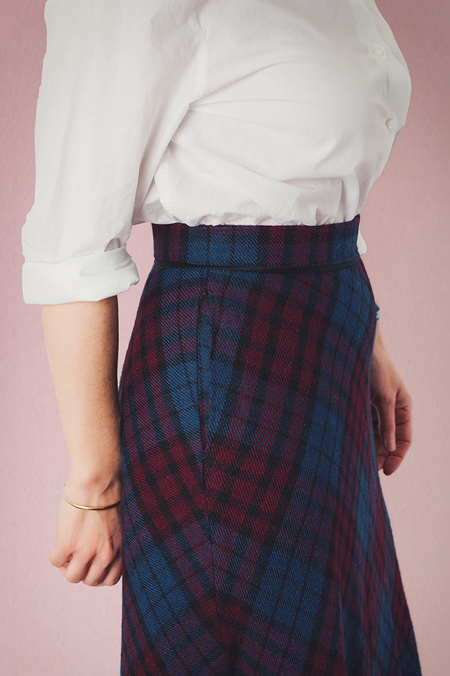 Detalle de falda de lana cuadros tartán escocés. Sastrería Brune.